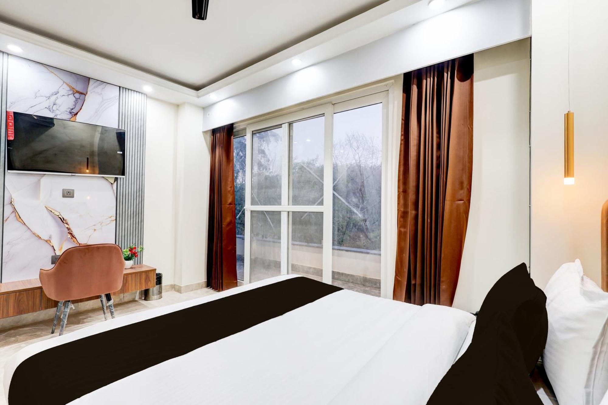 Super Hotel O Sector 43 Gurgaon Buitenkant foto