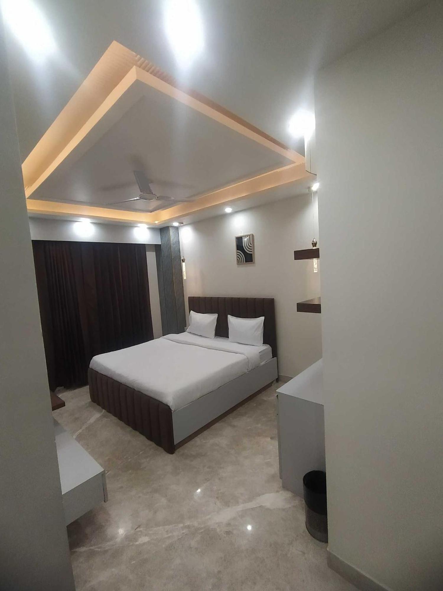 Super Hotel O Sector 43 Gurgaon Buitenkant foto